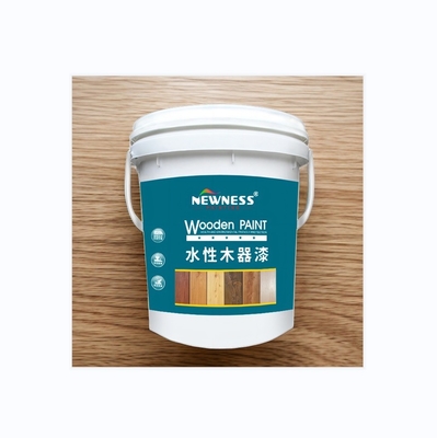 Aplicação de borracha de pintura PU para a proteção duradoura de móveis de madeira maciça